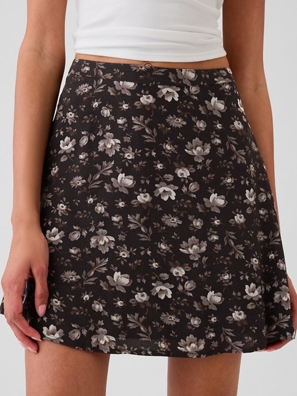 GAP Crepe Brown Floral Mini Skirt - Picture 2 of 2